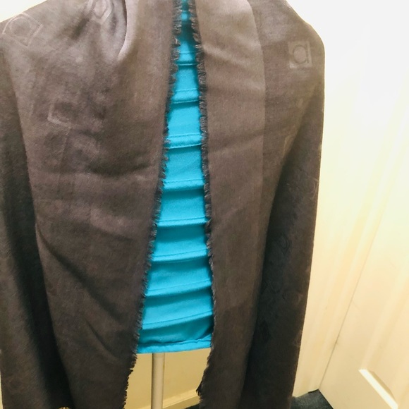 Salvadore Ferragamo Scarf/Shawl. 72” By 30”. 100% Cashmere. Long. - Picture 9 of 15